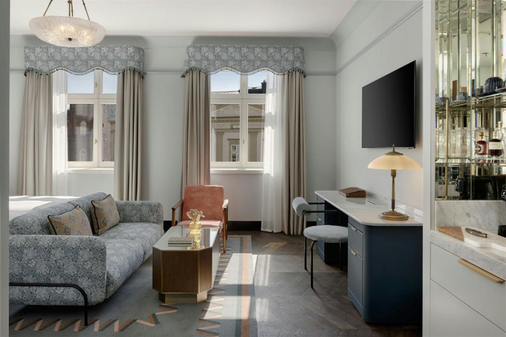 Stradom House, Autograph Collection - 13