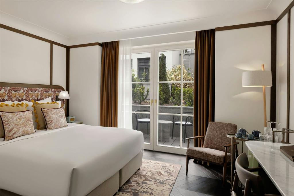 Stradom House, Autograph Collection - 18