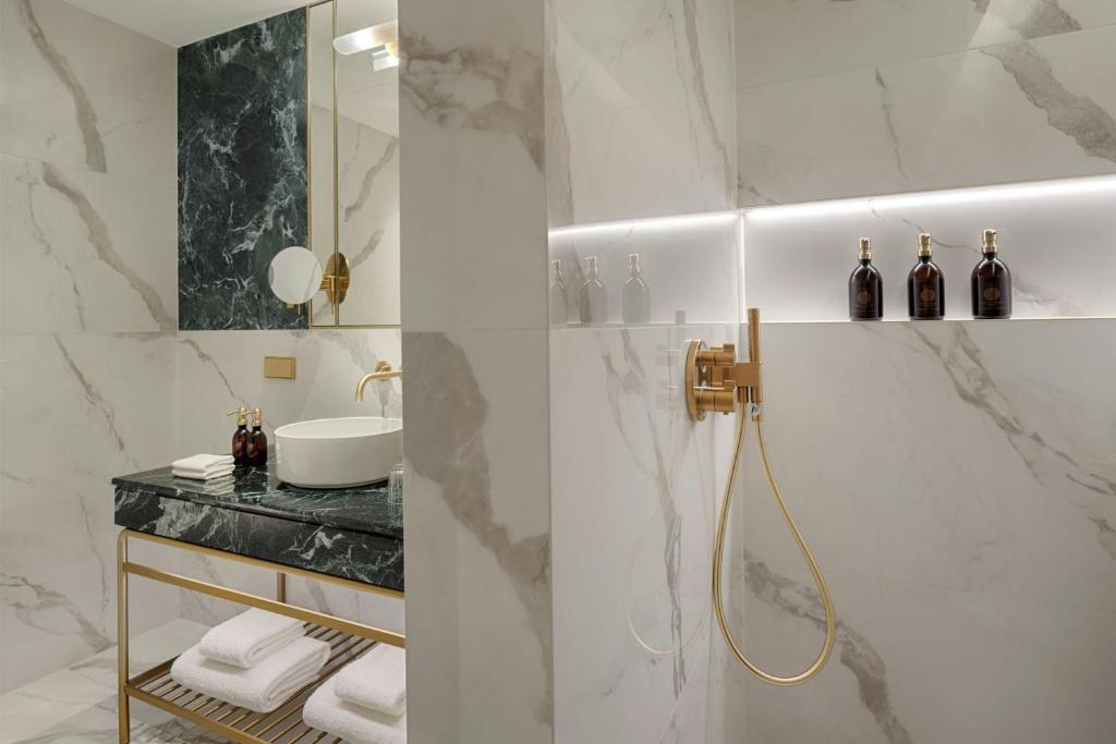 Stradom House, Autograph Collection - 15