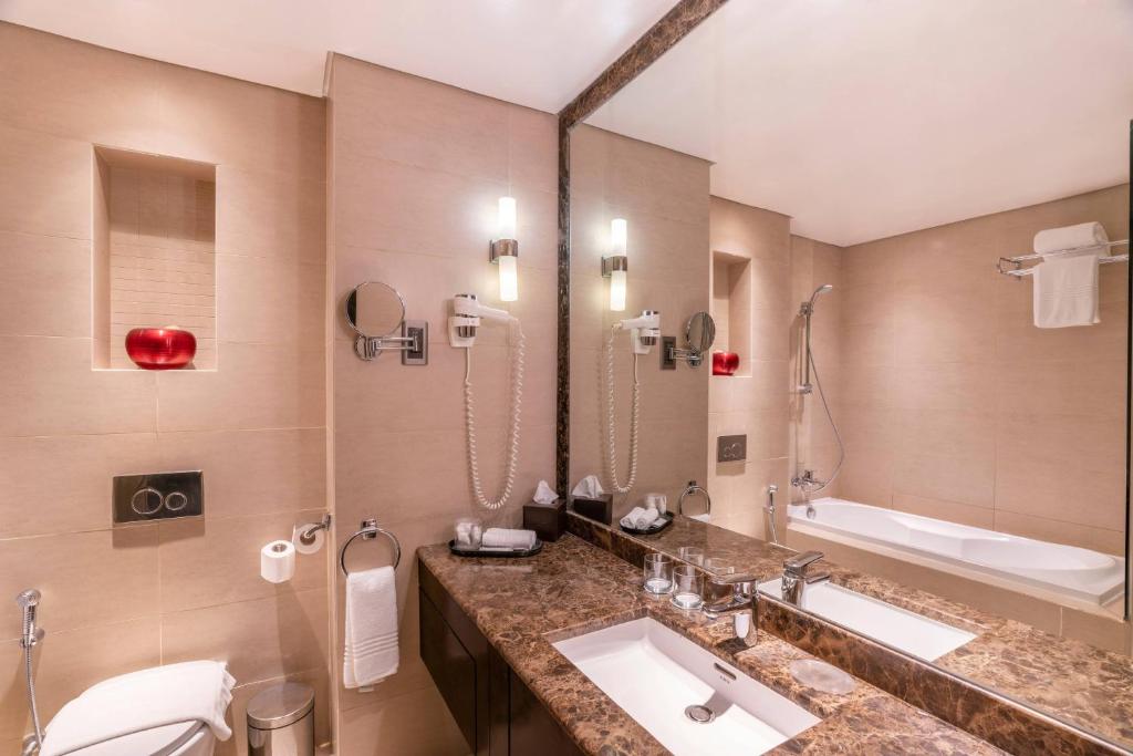 Koupelna v ubytování Courtyard by Marriott Jazan