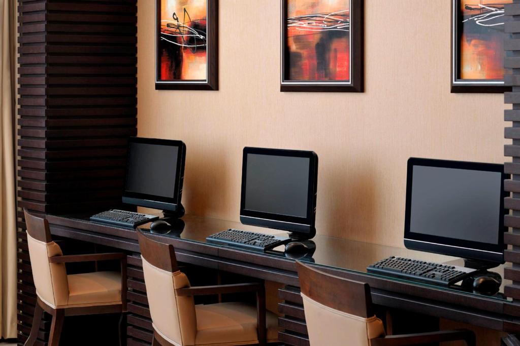 TV a/nebo společenská místnost v ubytování Courtyard by Marriott Jazan