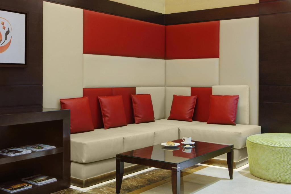 Posezení v ubytování Courtyard by Marriott Jazan