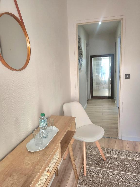 La Longère du cheval noir chambre d'hôtes référence et table d'hôtes, en pleine nature, proche d'une cité médièvale, parking couvert securisé - Tweepersoonskamer Met Uitzicht Op De Tuin