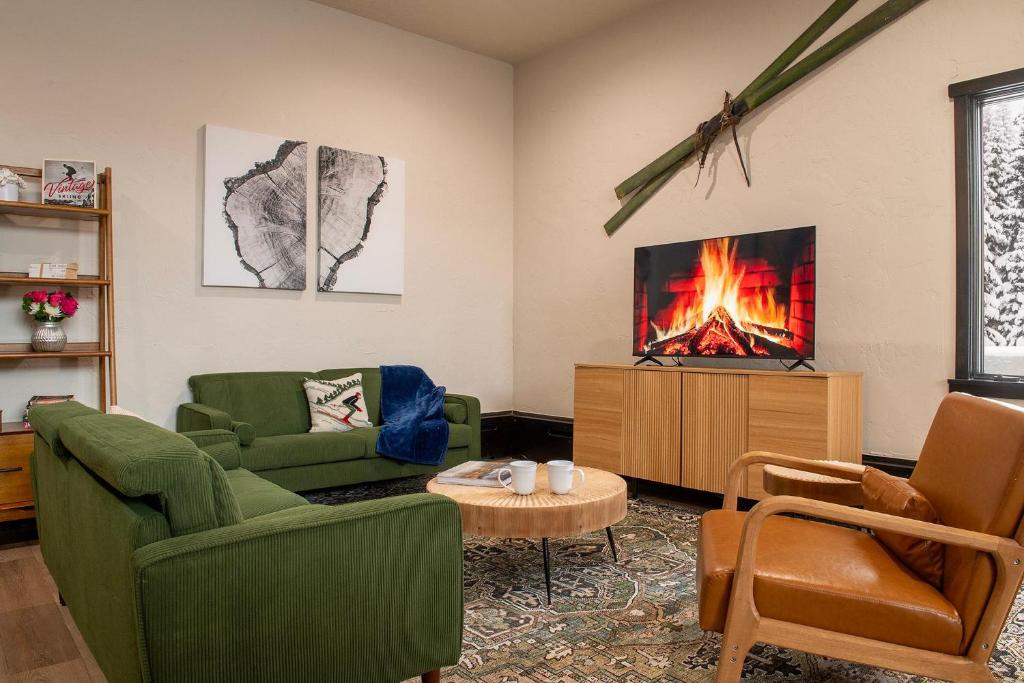 Posezení v ubytování Lift House Lodge, Downtown Lionshead Remodeled Studio Condo