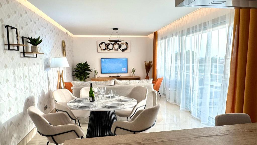 a dining room with a table and chairs at Luxury Golf Apartman in La Cala de Mijas Golf in Mijas