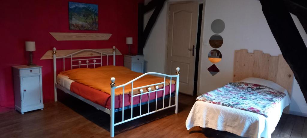 Postel nebo postele na pokoji v ubytování Cèdres Bleus de Joany chez Nathalie