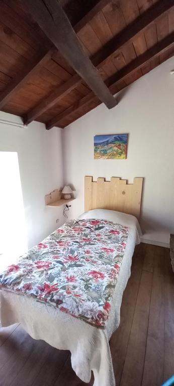 Postel nebo postele na pokoji v ubytování Cèdres Bleus de Joany chez Nathalie