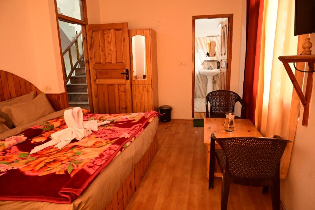 Postel nebo postele na pokoji v ubytování Rest N Ramble - Manali