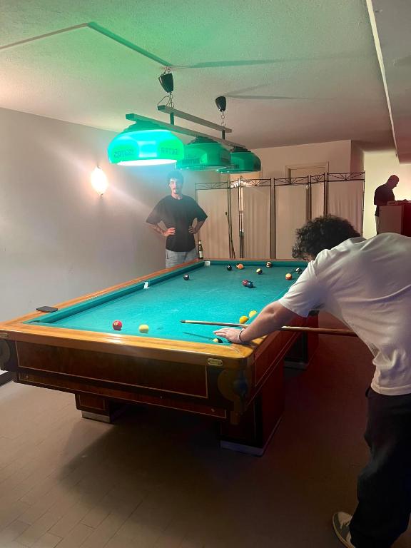 Biliár nebo kulečník v ubytování G&D Hotel Deanna Pool&Brunch