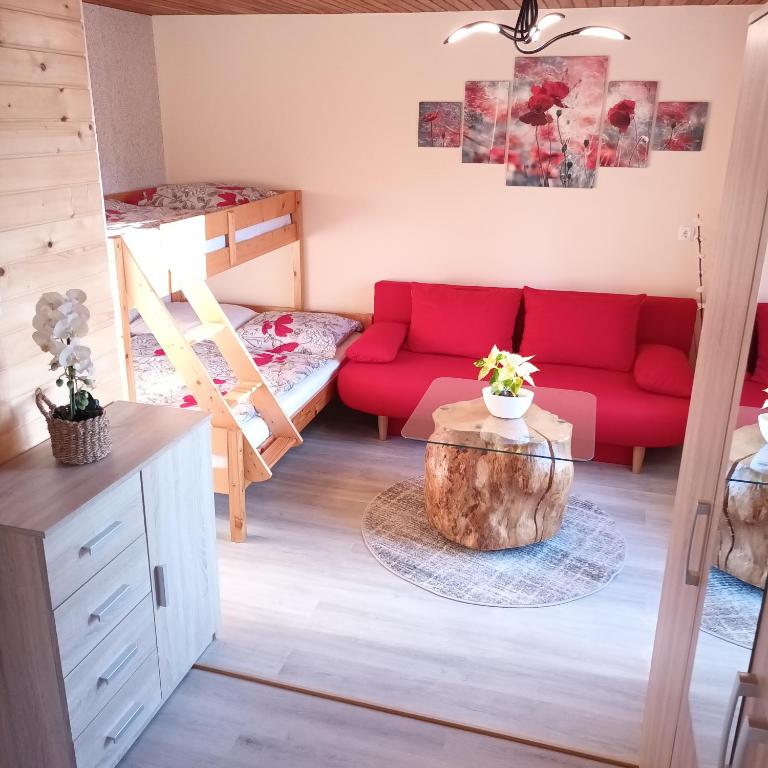 Posezení v ubytování Holiday Home Forest Peace, Lavrovec