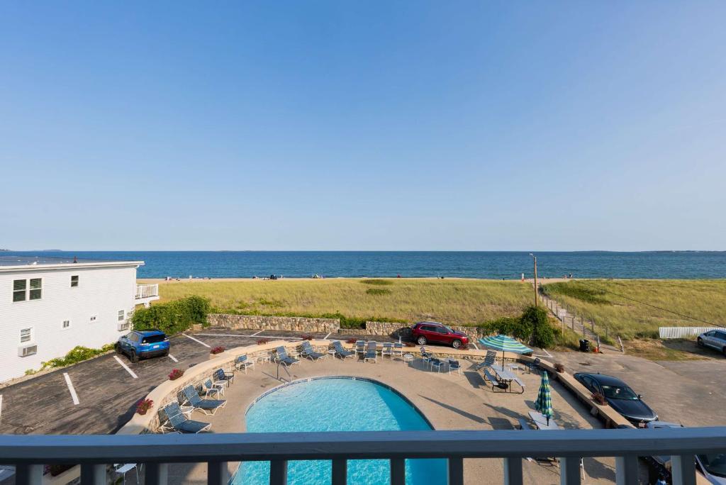 a view of a swimming pool and the beach at Sea View Inn in Old Orchard Beach