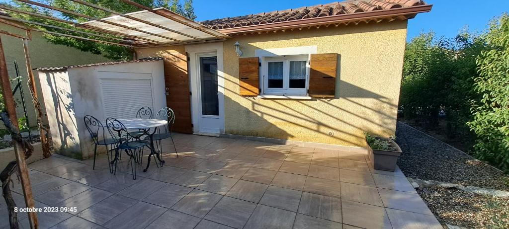 Les Lauriers, Saint-Christol-lès-Alès (precios actualizados 2025)