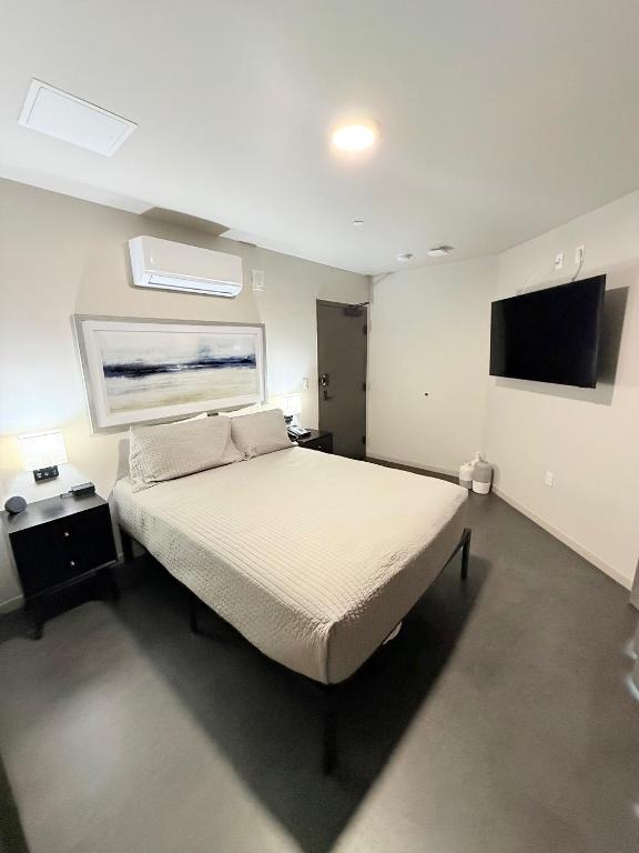 City24 Condo Hotel Little Italy Mission Hills photo