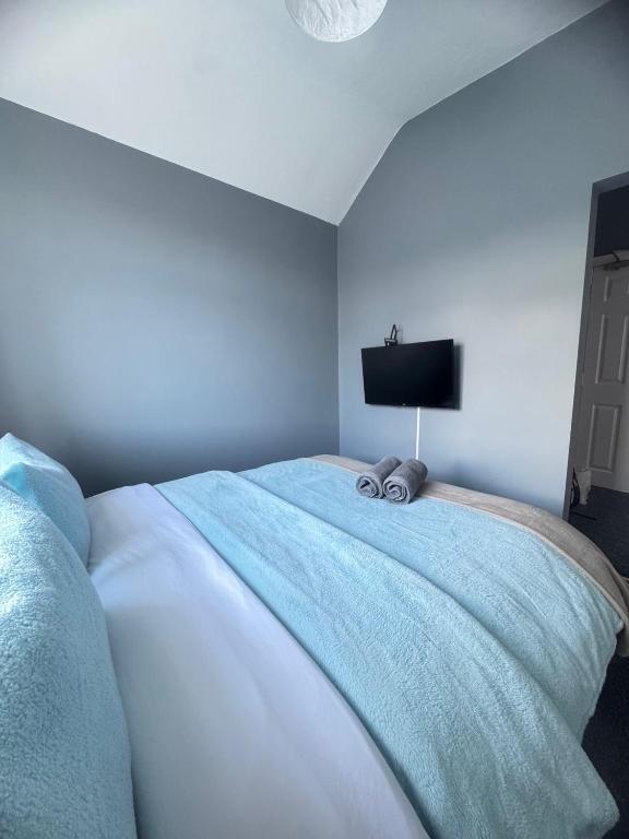 Postel nebo postele na pokoji v ubytování Shirley House 6, Guest House, Self Catering, Self Check in with smart locks, use of Fully Equipped Kitchen, close to City Centre, Ideal for Longer Stays, Excellent Transport Links