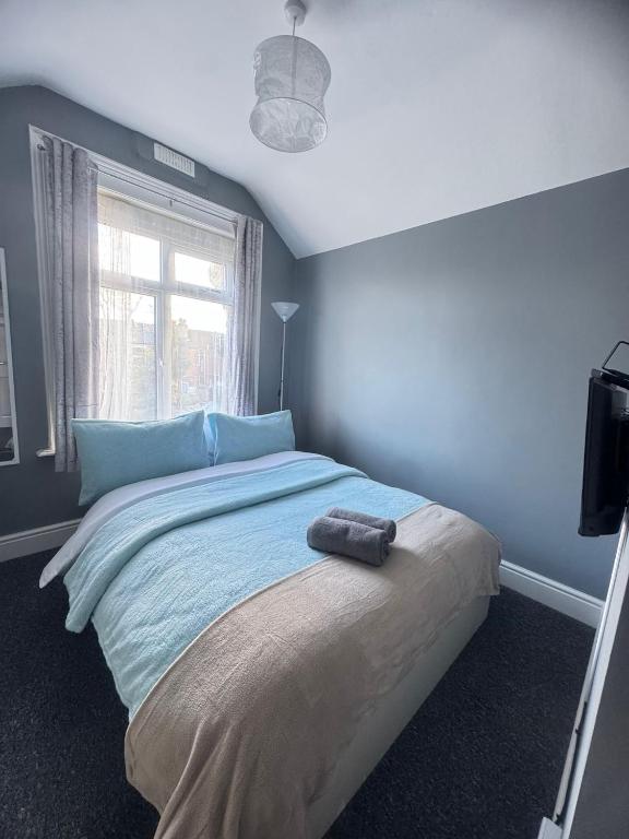 Postel nebo postele na pokoji v ubytování Shirley House 6, Guest House, Self Catering, Self Check in with smart locks, use of Fully Equipped Kitchen, close to City Centre, Ideal for Longer Stays, Excellent Transport Links