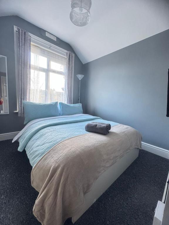 Postel nebo postele na pokoji v ubytování Shirley House 6, Guest House, Self Catering, Self Check in with smart locks, use of Fully Equipped Kitchen, close to City Centre, Ideal for Longer Stays, Excellent Transport Links