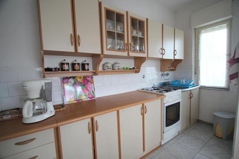 Kuchyňa alebo kuchynka v ubytovaní Apartment Umag Lukin