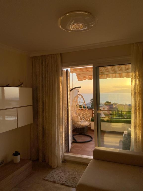 Posedenie v ubytovaní Apartment with spectacular view in Puerto Santiago