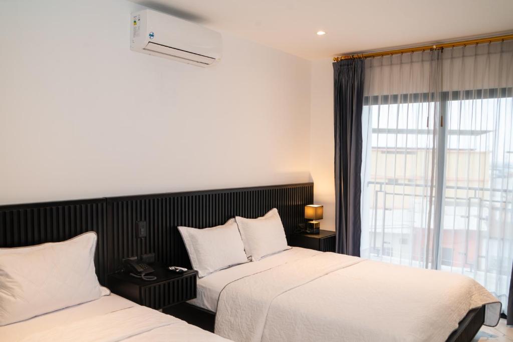 Postel nebo postele na pokoji v ubytování Manta Surf Hotel