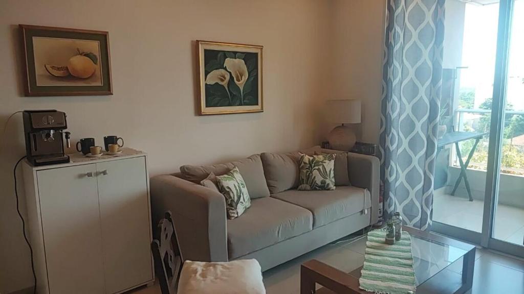 Χώρος καθιστικού στο Departamento en Barrio Mburucuya