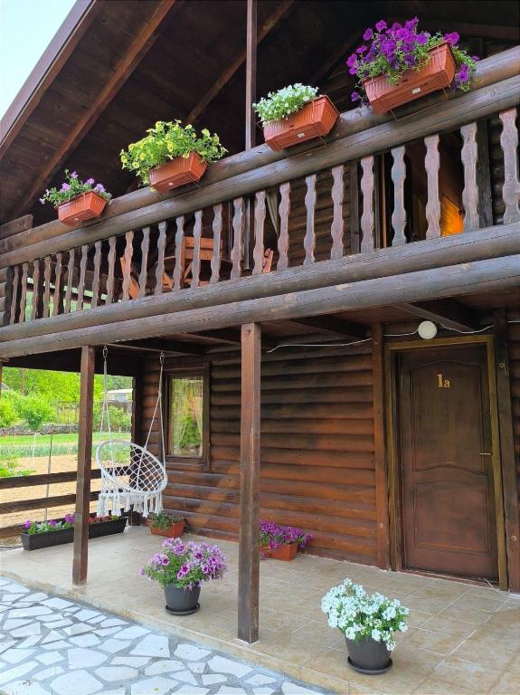 Zahrada ubytování Wooden Lakeside Cottage