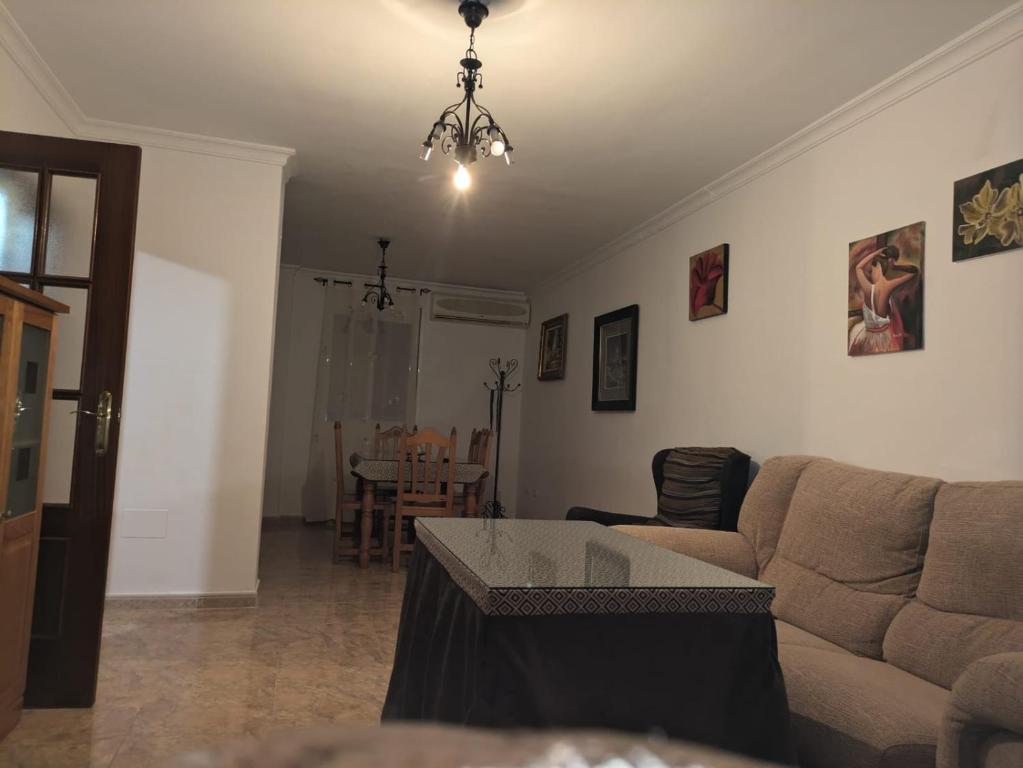 Χώρος καθιστικού στο chalet adosado La morena cerca del caminito del rey