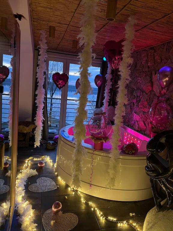a room with a table with lights and vases at EGZOTYCZNO - ROMANTYCZNE miejsce dla DWOJGA in Ełk