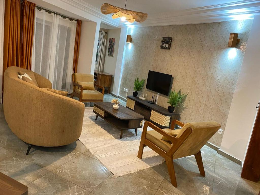 TV a/nebo společenská místnost v ubytování Alimeta Home - groupe électrogène & forage - Bonamoussadi