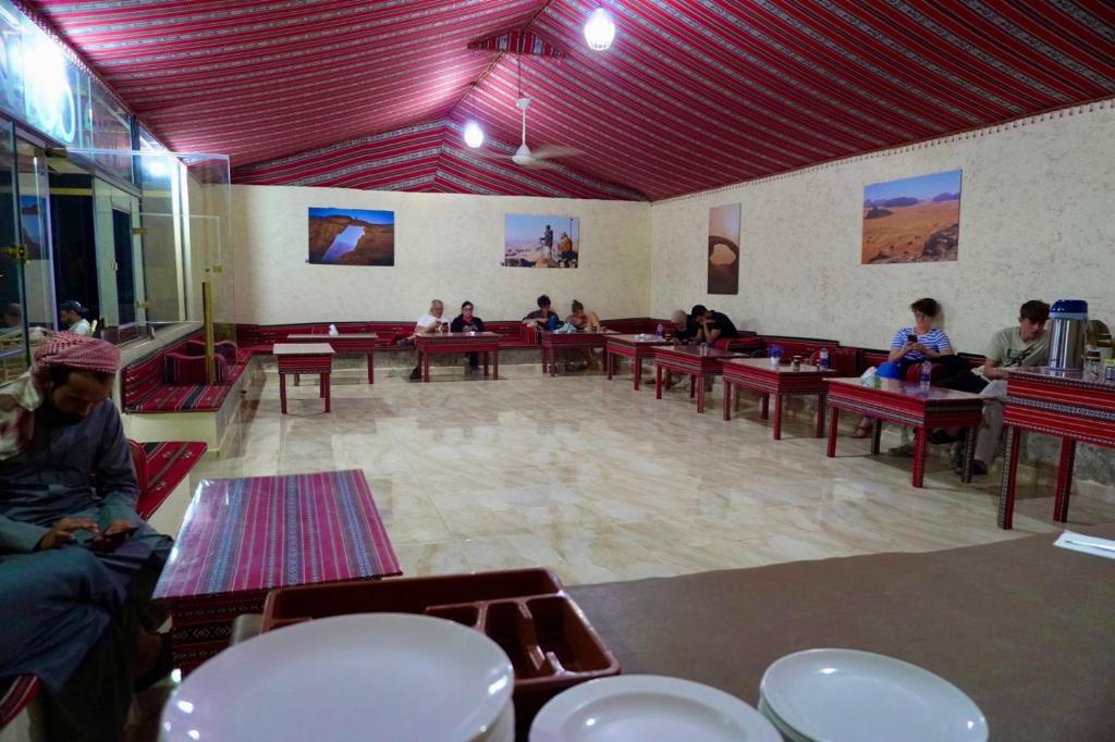 Restoran atau tempat lain untuk makan di Wadi Rum Faris
