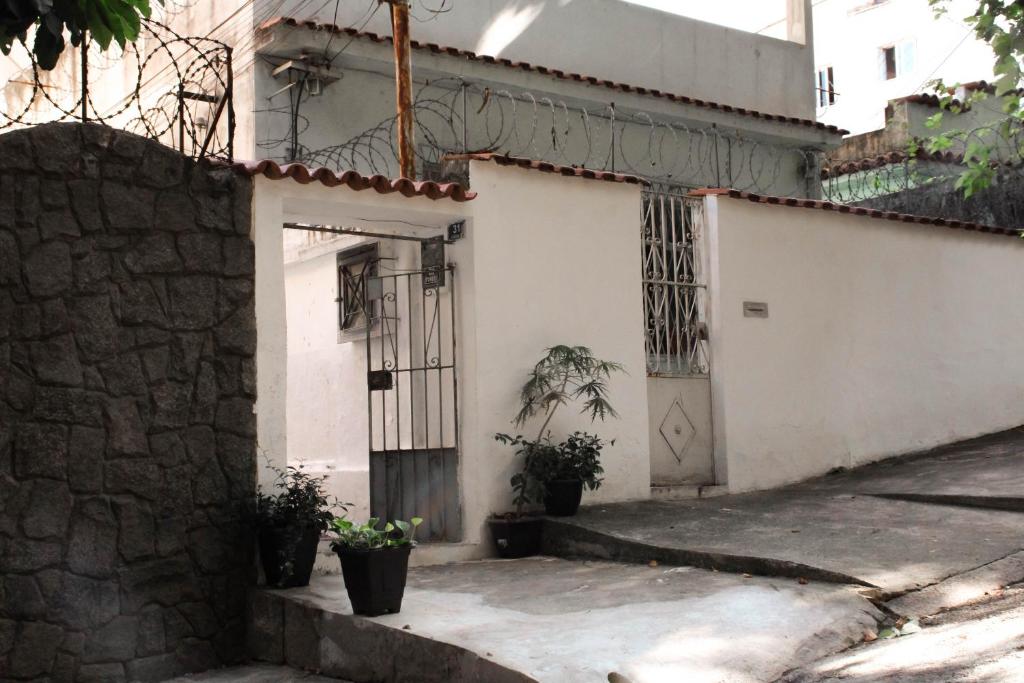 Το κτήριο όπου στεγάζεται  η παραθεριστική κατοικία