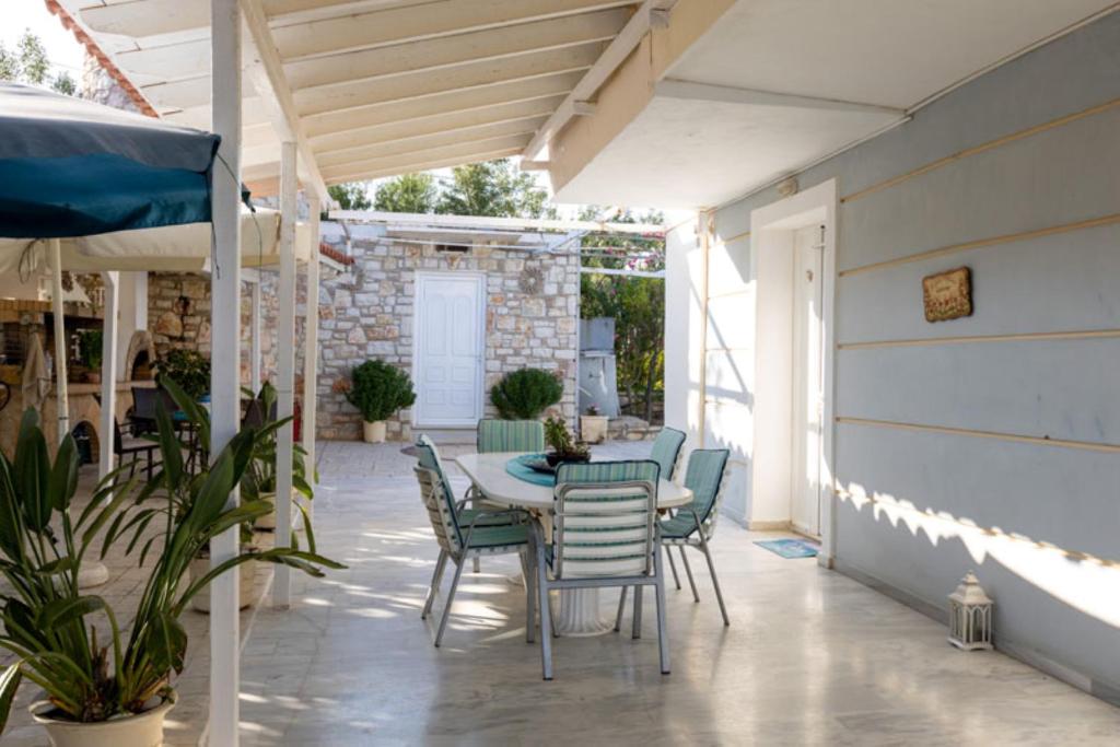 Patio nebo venkovní prostory v ubytování Pansion Koroni L'Antic