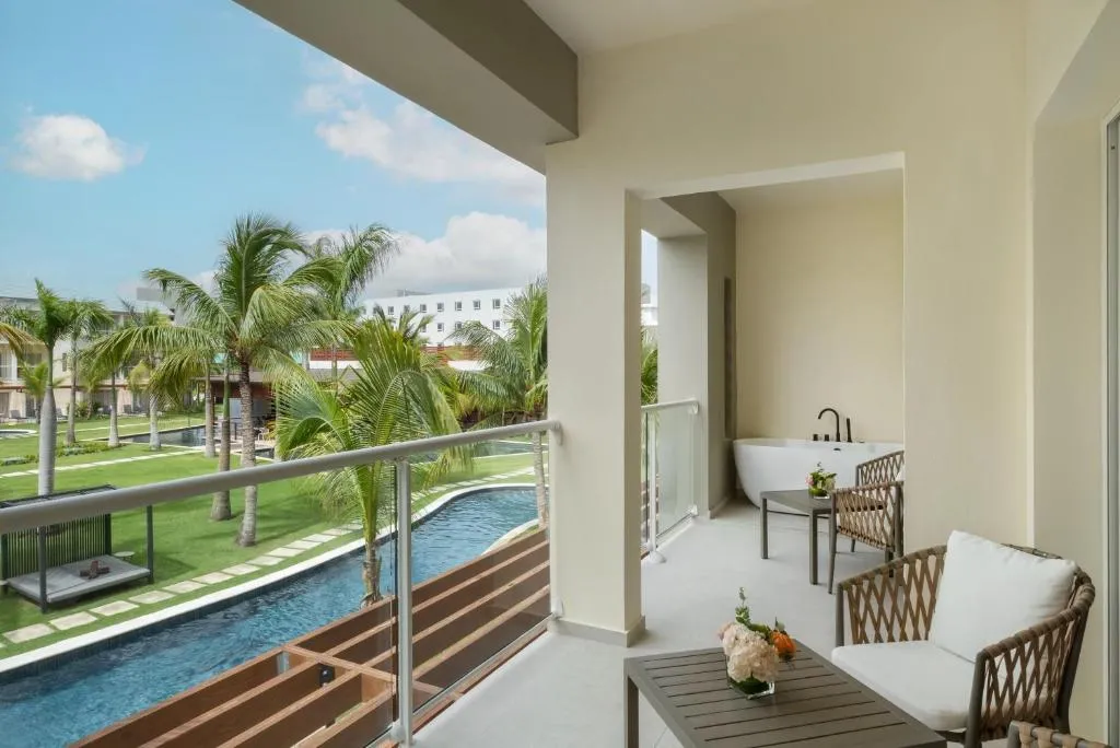 Preferred Club Premium Suite Garden View King