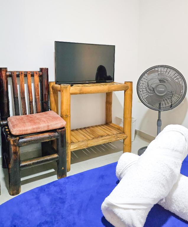TV a/nebo společenská místnost v ubytování Maisant Hostel