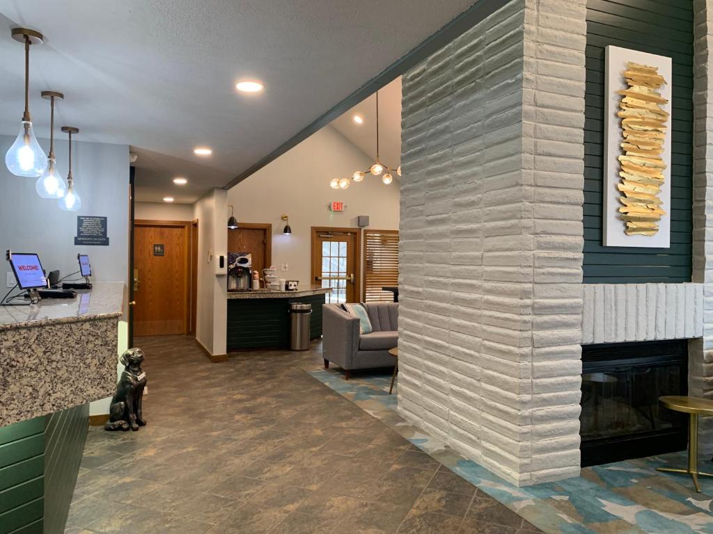 Arbor Suites at the Mall