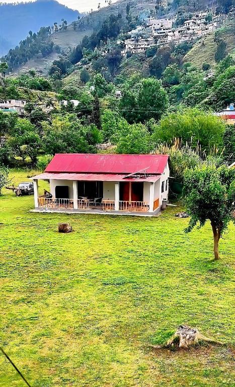 Country Club Balakot - Round Bed Cottage