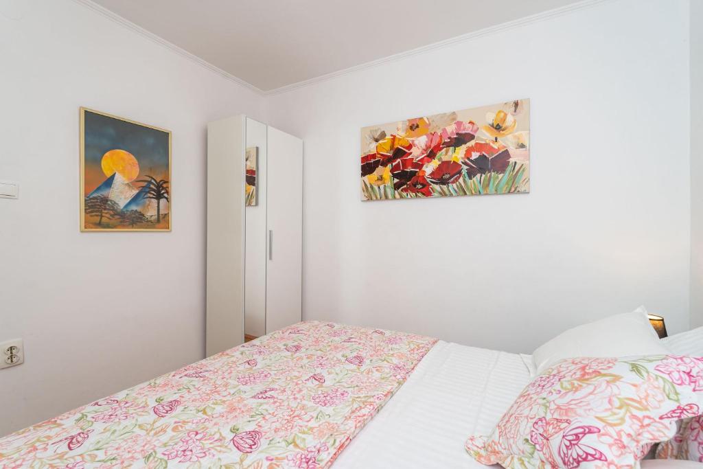 Apartments and Room Lora - 8