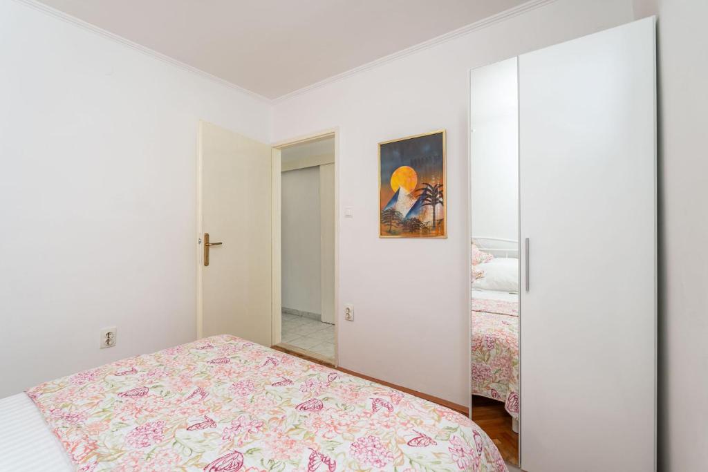 Apartments and Room Lora - 11