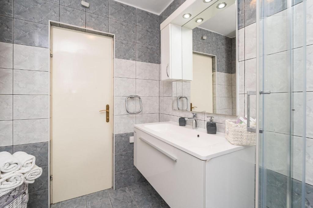 Apartments and Room Lora - 17