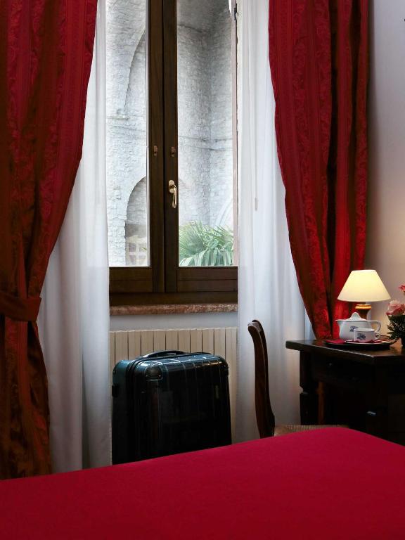 Postel nebo postele na pokoji v ubytování Hotel Windsor Savoia