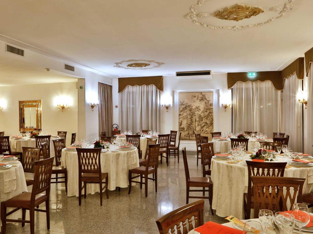 Restaurace v ubytování Hotel Windsor Savoia