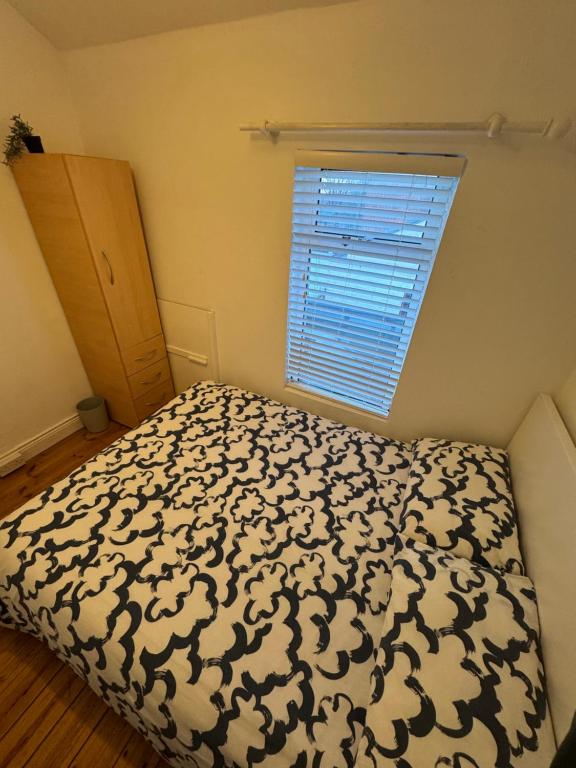 Postel nebo postele na pokoji v ubytování Small but Cozy Room