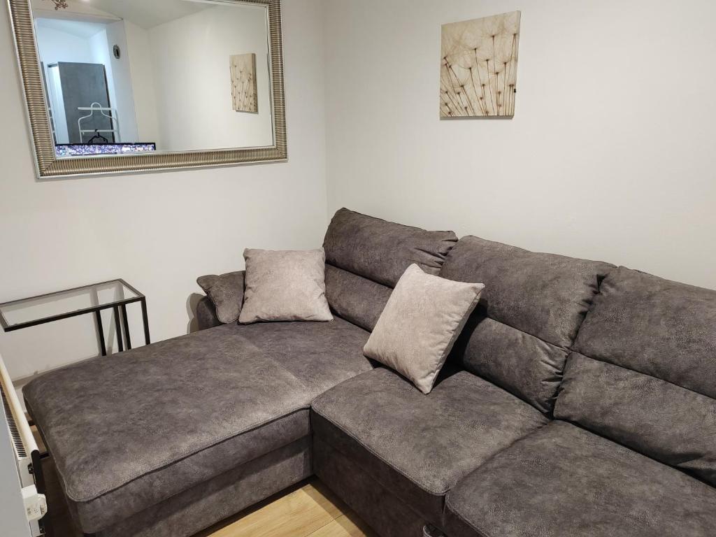 Apartments with WiFi Zagreb - 23824