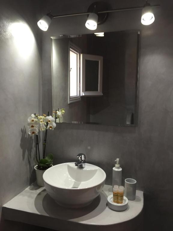 Christos Apartments Oia - 8