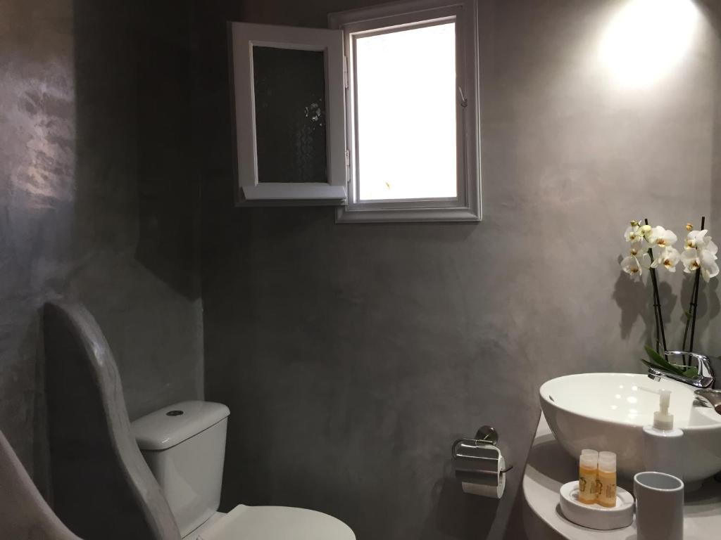 Christos Apartments Oia - 11