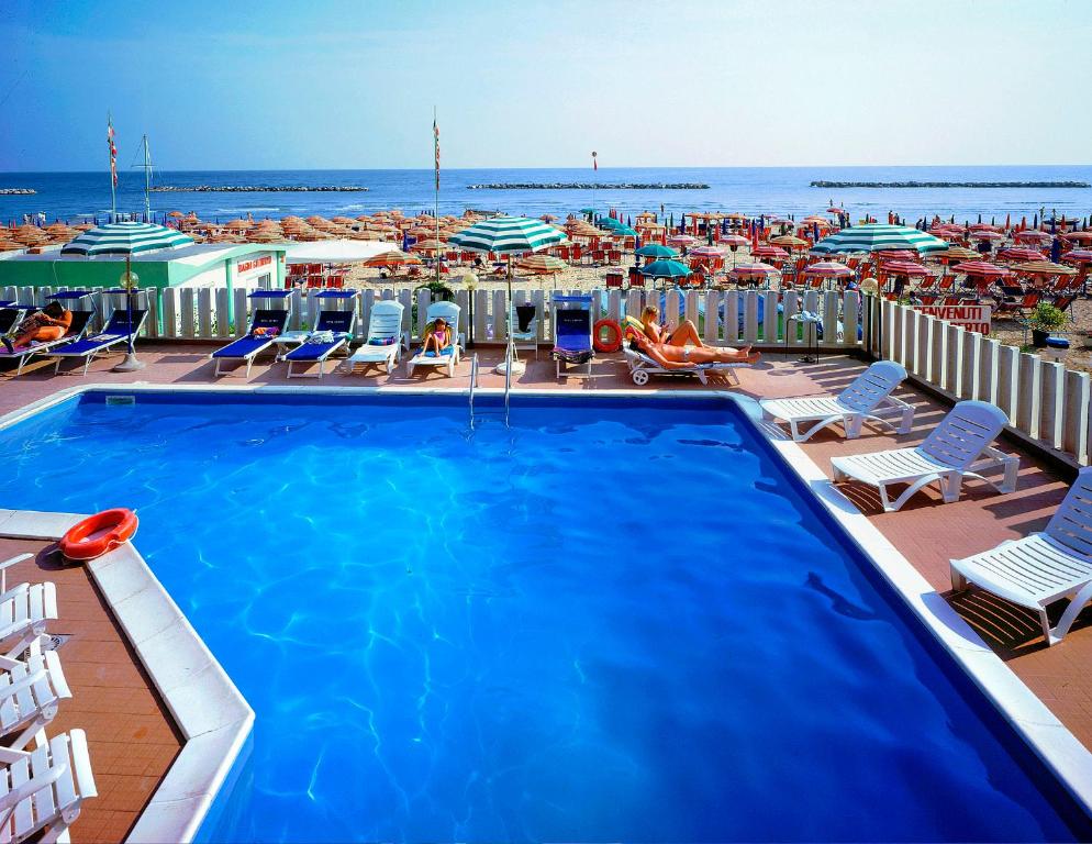 Bazén v ubytování Hotel Astoria nebo v jeho okolí