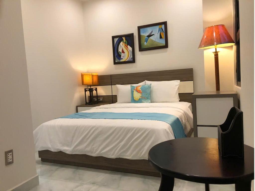 Postel nebo postele na pokoji v ubytování Longs Beach House - Wonderland Hồ Tràm