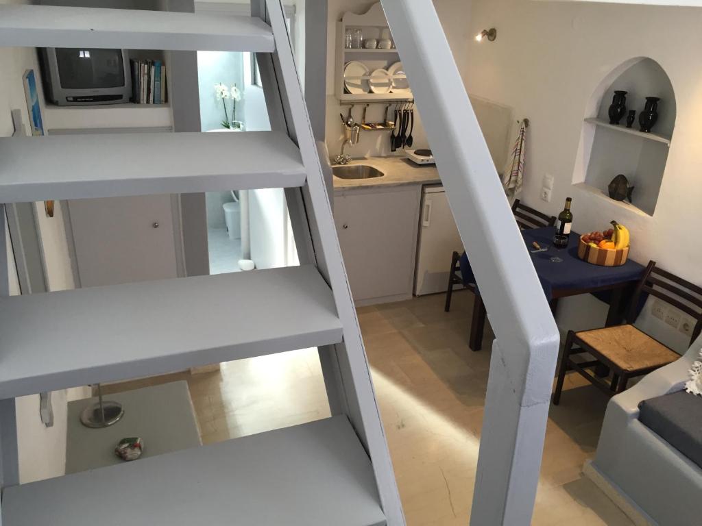 Christos Apartments Oia - 18