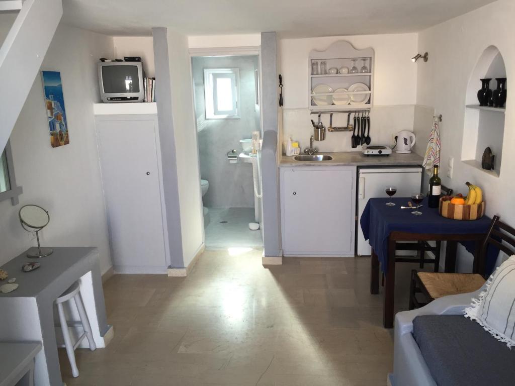 Christos Apartments Oia - 13