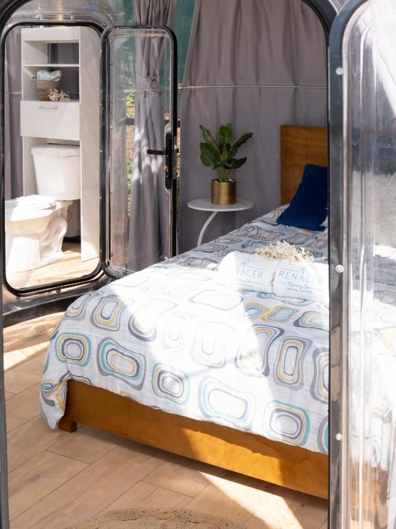 Postel nebo postele na pokoji v ubytování Glamping Renacer Vistas Turrialba, Paris