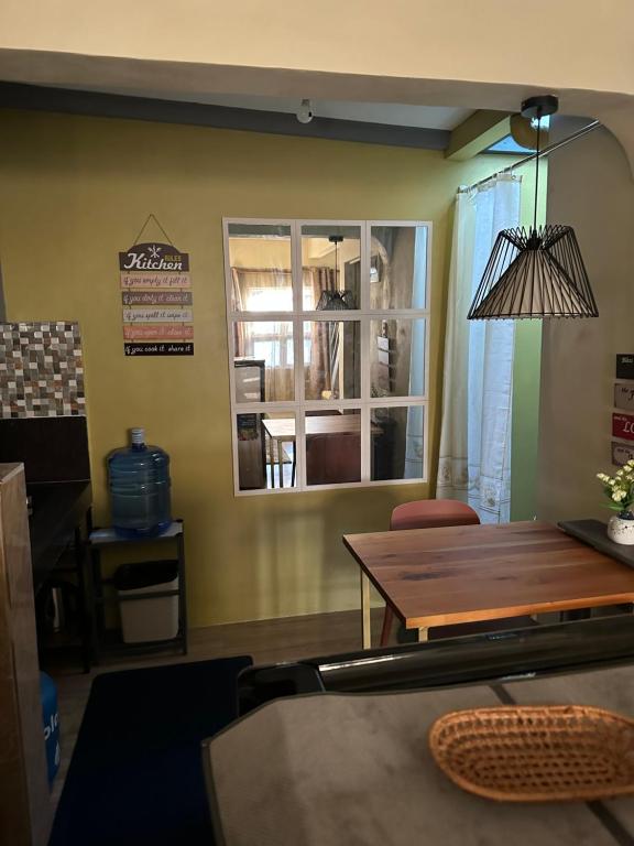 Posezení v ubytování MisyEdz Homes Clark Dau